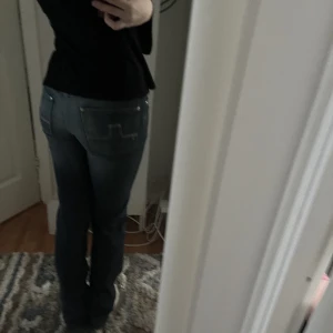 Liw waisted jeans - Jätte fina men säjer då jag behöver pengar😭