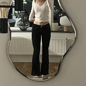 Svara jeans - Superfina svarta jeans! Använda enstaka gång!💖