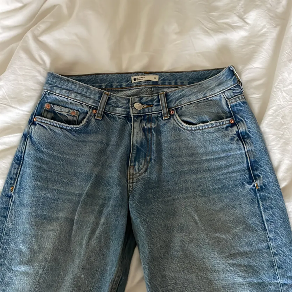 Jeans från Gina i storlek 32, mid reis, låg midjade . Jeans & Byxor.