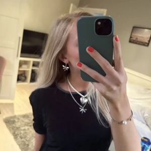 Topp - Jätte cool fest topp med silver kant, super skänt material!