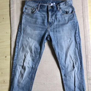 Jeans weekday - Weekday-jeans W30 L32 Modell: cone. Snygg tvätt, använda.