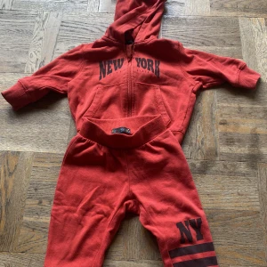 Babyset  - Storlek 74 :)