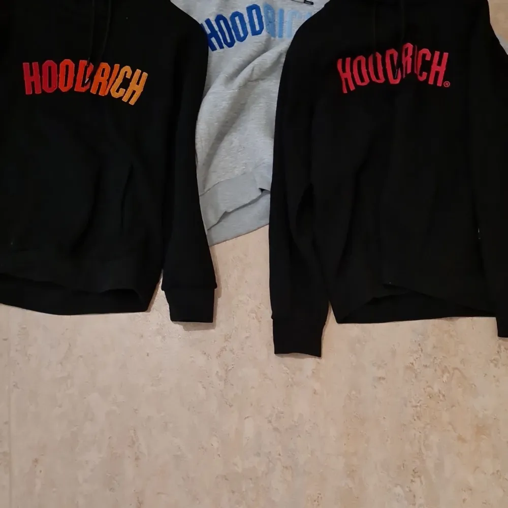 400kr styck Alla för 1200kr  OBS alla tröjorna är i storlek M. Hoodies.