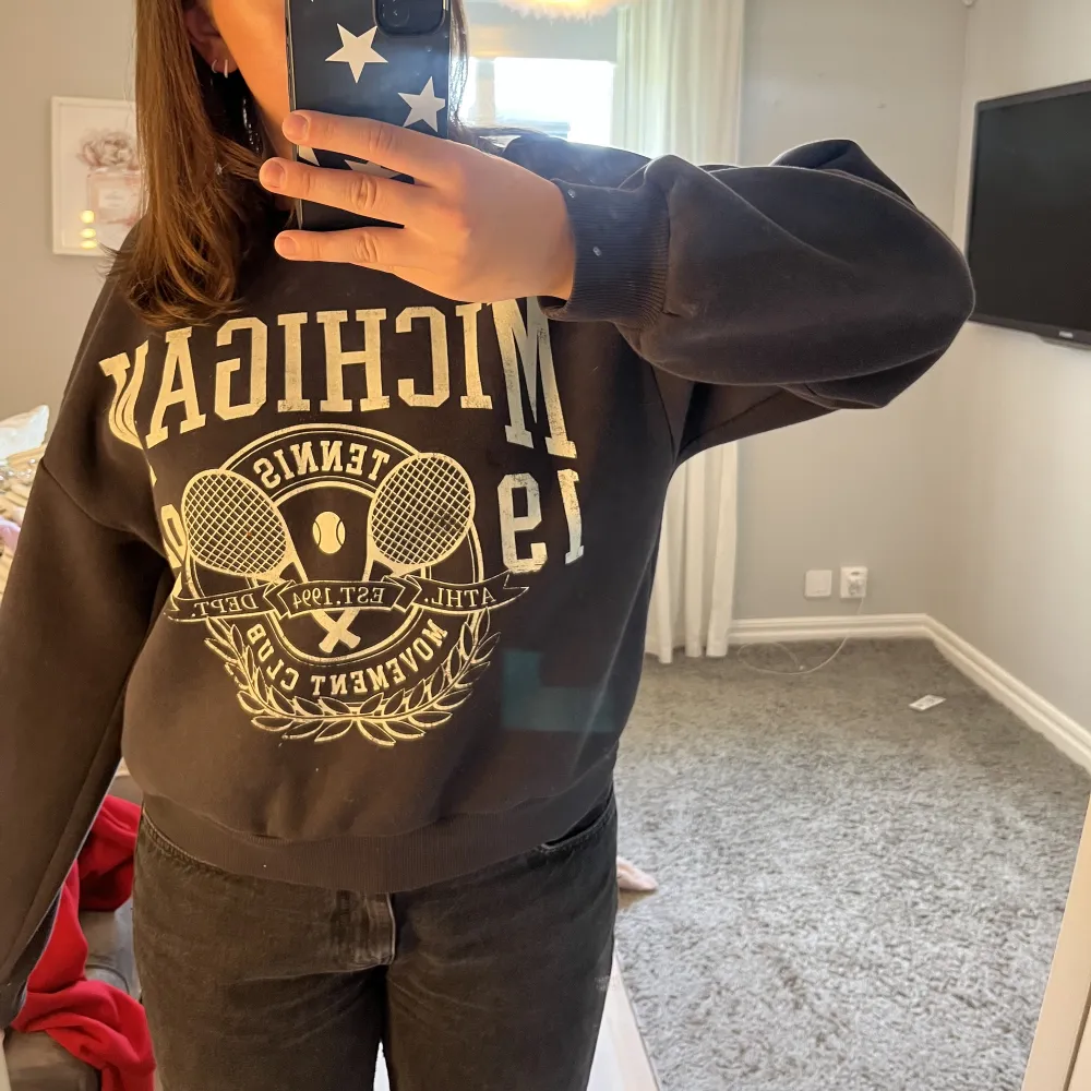 Sweatshirt från Ginatricot, skriv privat för fler bilder💗. Tröjor & Koftor.