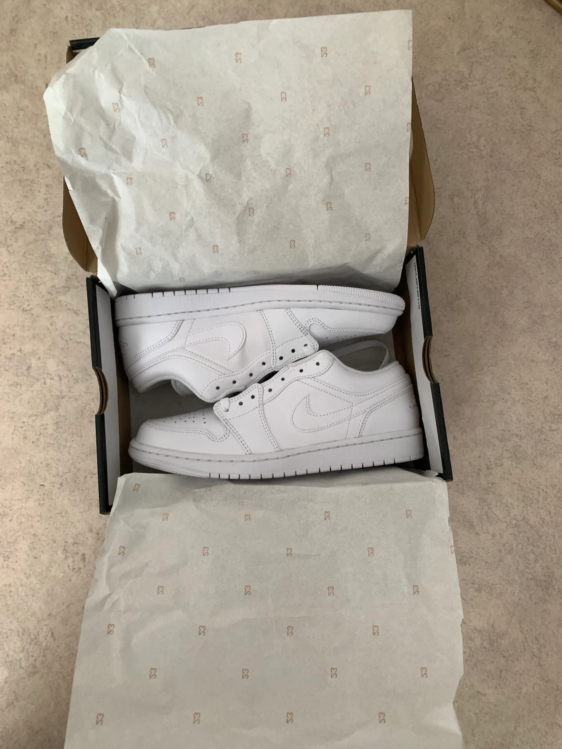 Air Jordan 1 (oanvända)