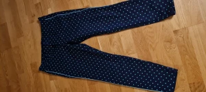 Snygga korta byxor från Old Navy - Blåprickiga byxor från Old Navy.