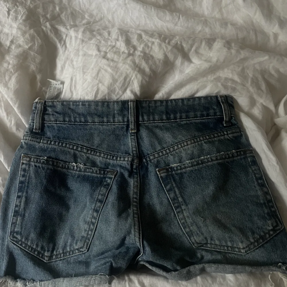 Mellanblå shorts från zara strlk 32💗. Shorts.