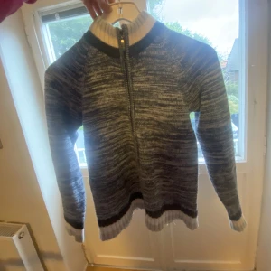 Blå kofta  - Blå söt kofta. 