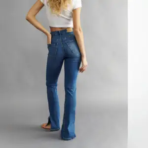 Tajta jeans med slit längst ned på byxora, Mörkblå