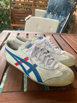Asics Onitsuka tiger - Gott skick saknar ena plösen på en sko dock