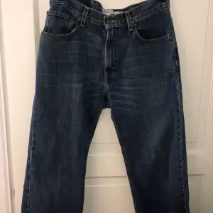 Blåa 559 straight levi’s jeans i mycket bra skick. 