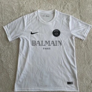 Balmain psg - Hej! Säljer nu en jättefin balmain psg tröja i storlek S för 450kr.