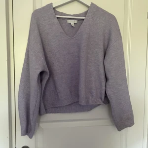 Stickad tröja - Svin snygg stickad tröja som passar till allt från en kjol till ett par jeans💘 Nypris 200kr💘 storlek S/M pris:60kr+ frakt