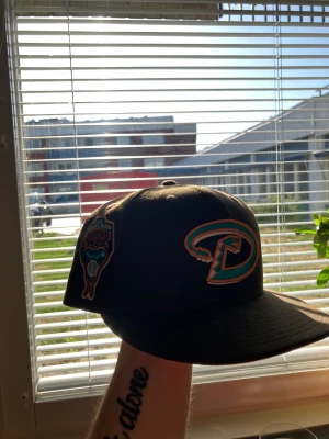 MLB Keps - En helt ny MLB fitted keps som aldrig använts, köpt ifrån hatstore för 399
