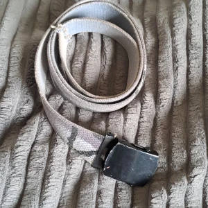 Skärp  - Använt skick. För mer info skicka pm. 💖 Köparen står för frakten. Ansvarar inte för paketet under frakten. 