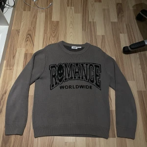 Weekday stickad tröja/sweatshirt  - En stickad tröja från weekday i mycket bra skit använd fåtal gånger då de inte är min stil