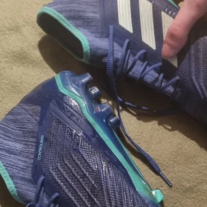 Fotbollsskor Adidas predator  - Jätte sparsamt använda fotbollsskor från Adidas predators.