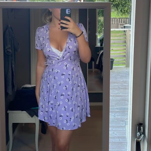 Sommarklänning  - Sommarklänning ifrån bikbok, aldrig använd🤍köparen står för frakten❤️‍🔥