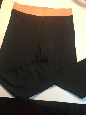 Träningstights/cykelbyxor  - Svarta träningstights/cykelbyxor 