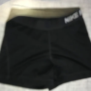 Nike shorts storlek XS 50kr - Jätte fina använt lite nike 