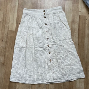 Lång kjol - Snygg lång kjol som inte kommer till användning 