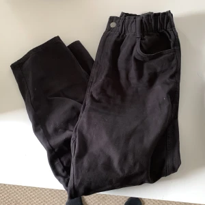 Jeans - Från HM Storlek 44 Köparen står för frakt. Kan mötas upp i Sandviken