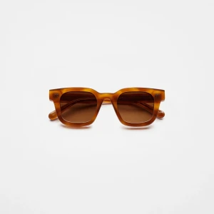 Chimis 04 havana - Säljer dessa jättesnygga chimis i modell 04 färg havana. Nypris 1250 och är just nu slutsålda på chimis hemsida. Köpta förra sommaren men använt sparsamt. Inga stora repor men ett par mindre runt linsen. Säljer för att jag tröttnat på dom ❤️❤️