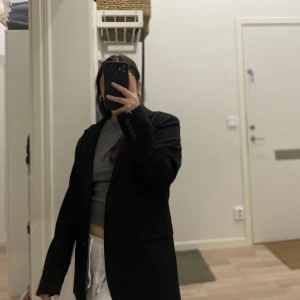 Svart kavaj  - Svart kavaj från Monki, super fin men föredrar lite mer oversized. 