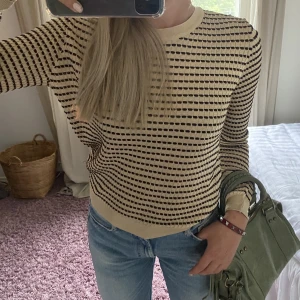 Randig glittrig zara tröja - Så snygg randig glittrig tröja från Zara! 