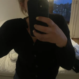 Sand kofta - Kofta från Sand, väldigt bra skick. Säljer för att den inte kommer till användning längre🤍 350kr+frakt 