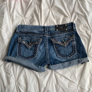Miss me shorts - Jag hittade dom på myrorna. Älskade dom men jag använde aldrig dom så nu säljer jag dom istället🫡 priset kan självklart diskuteras💖