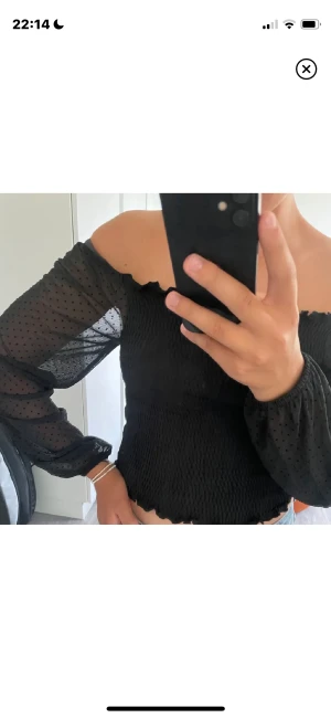 Festtopp - Säljer den snygga festtopp i barnstorlek men som passar xs-xxs, använd ca 2 gånger 