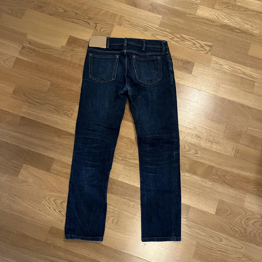 Acne jeans strl 29/32 Liten i storleken . Jeans & Byxor.