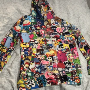 Cartoon hoodie barn storlek  - En Cartoon hoodie I barn storlek 