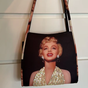 Väska  - Marlyn Monroe väska i bra skick. 