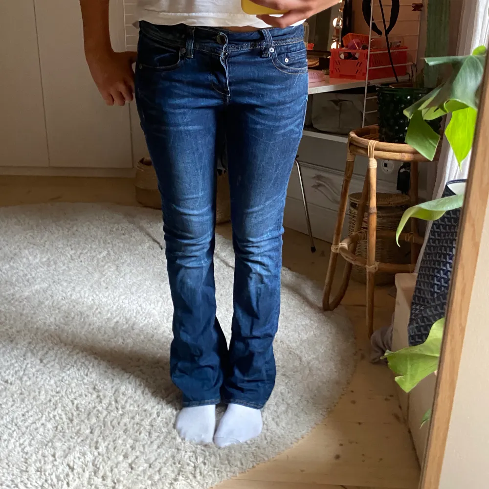 Super snygga lågmidjade jeans från raw💞💞storlek 28/32, midjemått: 38. Jeans & Byxor.
