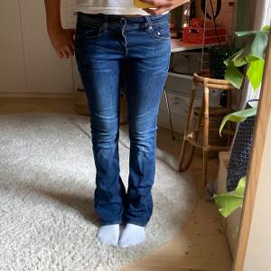 Super snygga lågmidjade jeans från raw💞💞storlek 28/32, midjemått: 38