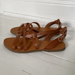 Sandaler  - Helt nya sandaler  Storlek 36 New Look Läderimitation  Aldrig använda 