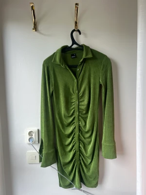 Grön klänning  - Mycket bra skick 