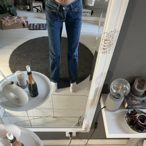 Lågmidjade jenas  - Lågmidjade jeans från bikbok i storlek xs/34