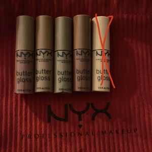 Nyx butter gloss set - En set med 4 olika nyanser av oanvända nude butter gloss från Nyx. 