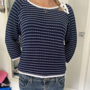 Gullig tröja - Säljer denna gulliga randiga tröja med trekvartsärm!