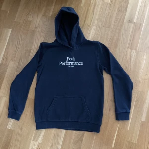 Peak performance  - Peak performance munktröja storlek 170. Använd men i bra skick. 