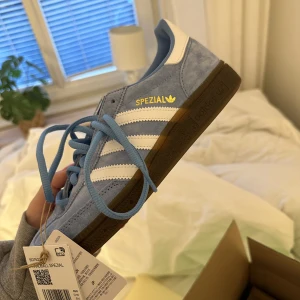 Intressekoll adidas spezial - Tänkte kika om nån är intresserad av dessa? Säljer pga fick tag på ett par i annan färg. 