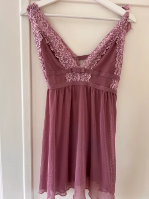 Nattlinne - Oanvänt nattlinne från shein. Genomskinligt överallt (förutom brösten) 