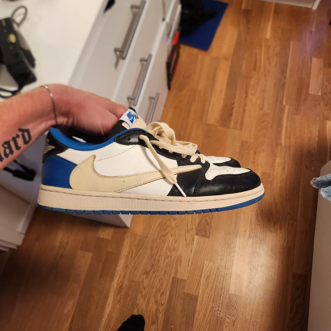 AJ1 low Travis fragment