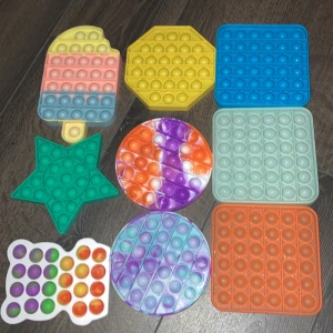 massa pop its - olika pop its 1 glow in the dark 250 för alla eller 30kr/st