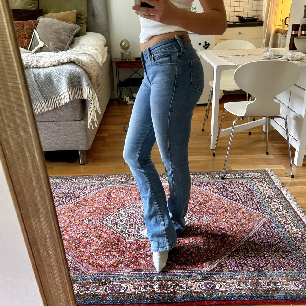 Bootcut/raksydda jeans från Lee! W23 L33. Jeans & Byxor.