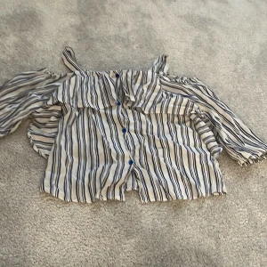 Randig top - Blå och vit randig blus för barn, bara använd en gång