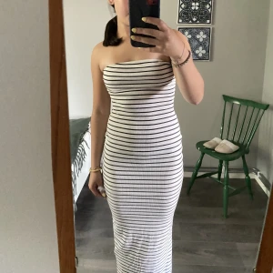 Tub klänning  - Jättefin tub klänning endast använd en gång. Storlek Xs/34